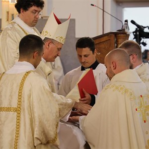 Nadbiskup Dražen Kutleša zaredio 24 nova svećenika